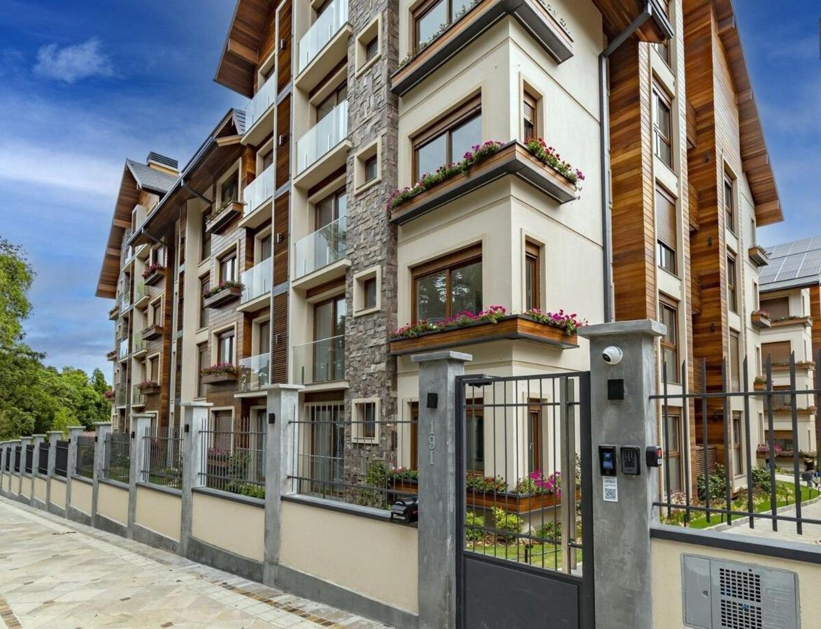 Rosa Edificio Bellagio Canela Com Infraestrutura Completa Exterior foto